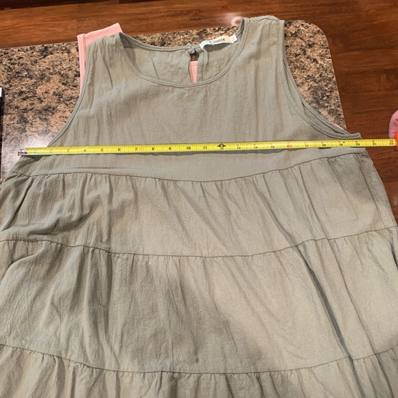 *2 for $10 item* Set of two tank tops - Picture 9 of 10